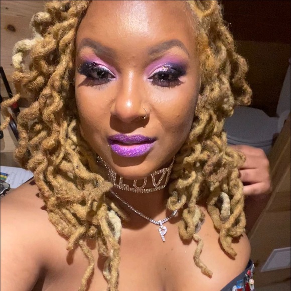 Meet your Posher, Parris - Picture 1 of 1